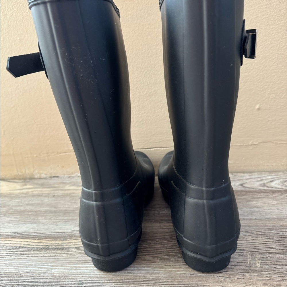 Hunter rain boots 
black 
Size 8